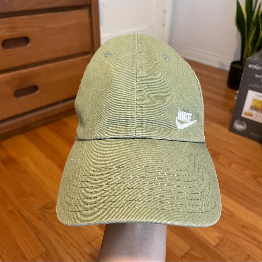 Olive green Nike vintage heritage cap